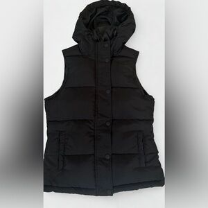 BLACK PUFFY VEST WITH HOOD WOMEN’S SIZE XS